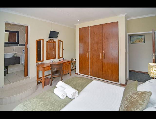 8 BEDROOM HOUSE FOR SALE IN MORNING HILL